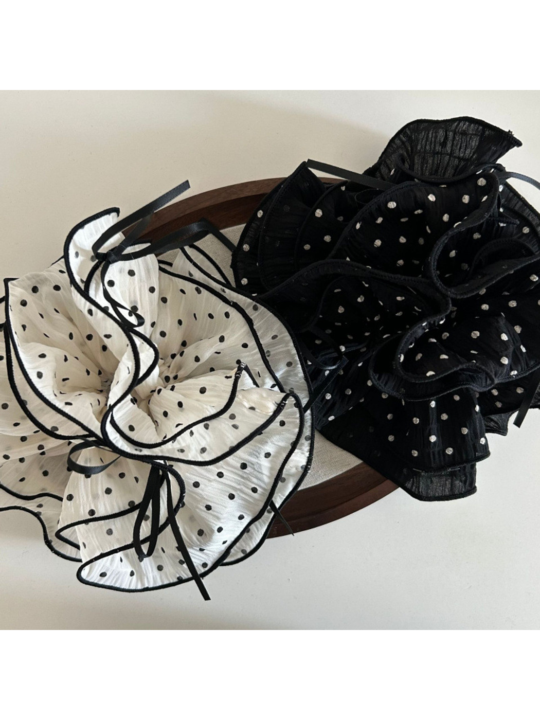 Gifty - Polka Dot Bow Ruffled Ponytail Scrunchie