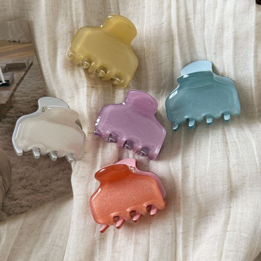 Beau - Glitter Finish Geometric Acrylic Claw Clip