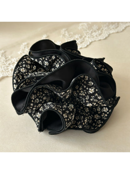 Gifty - Retro Floral Fabric Scrunchies