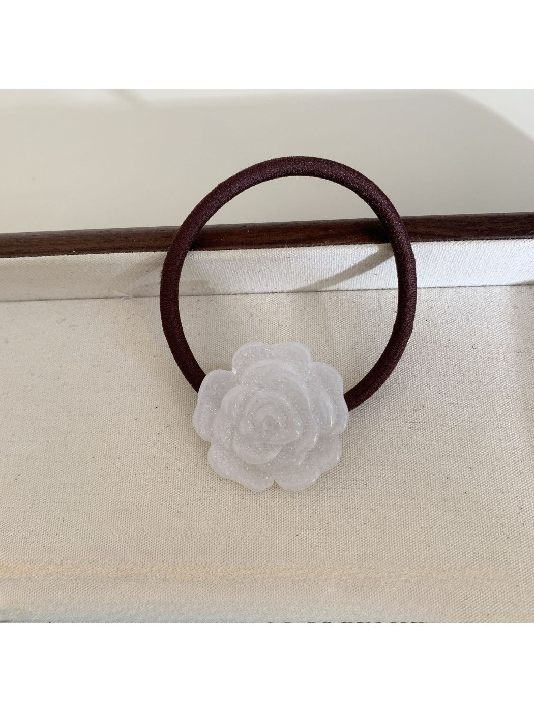 Gifty - Minimalist Flower Hair Tie