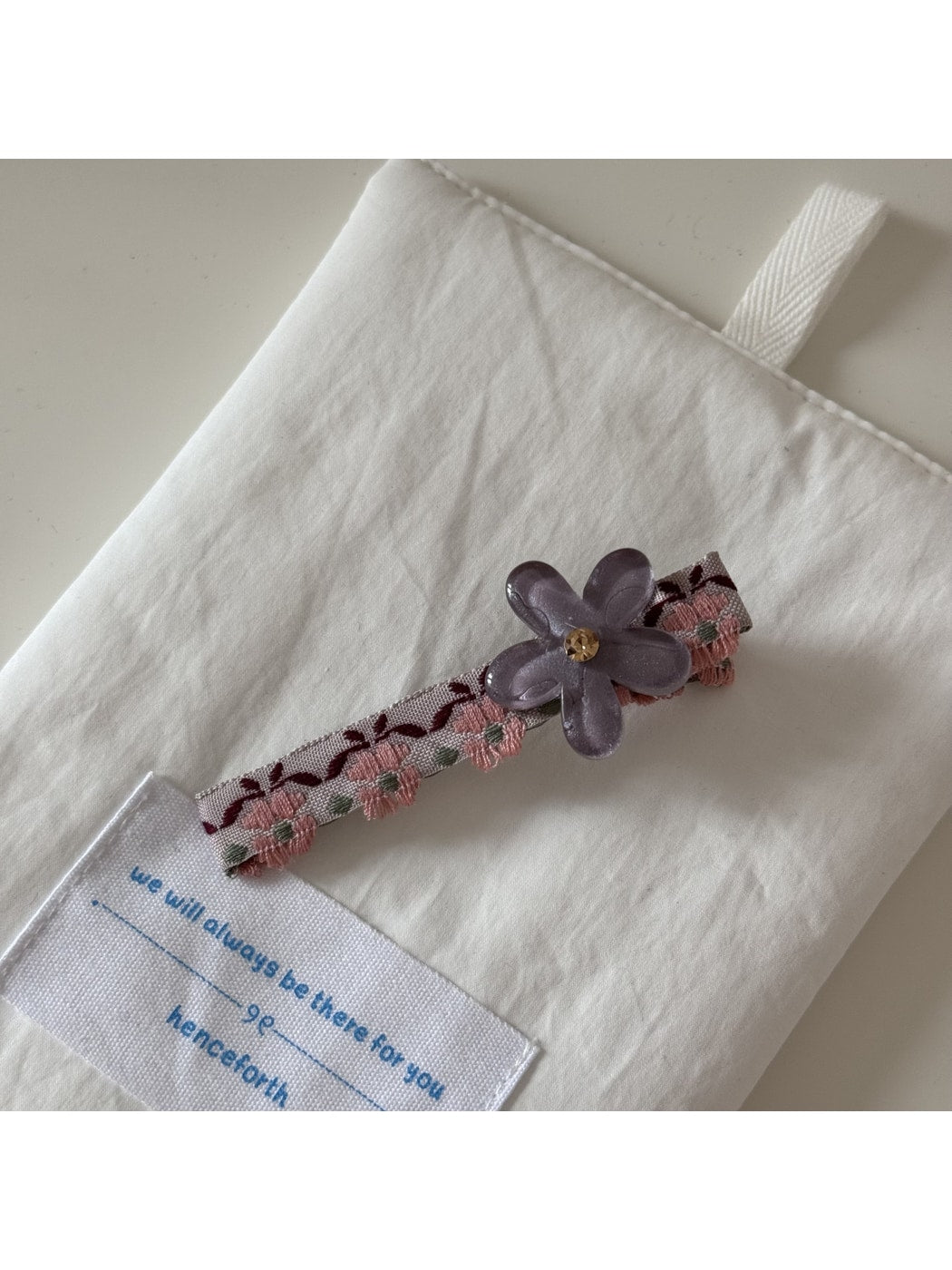 Beau - Scalloped Trim Floral Decorative Hair Clip