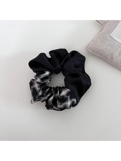 Gifty - Checkered Fabric Hair Scrunchie