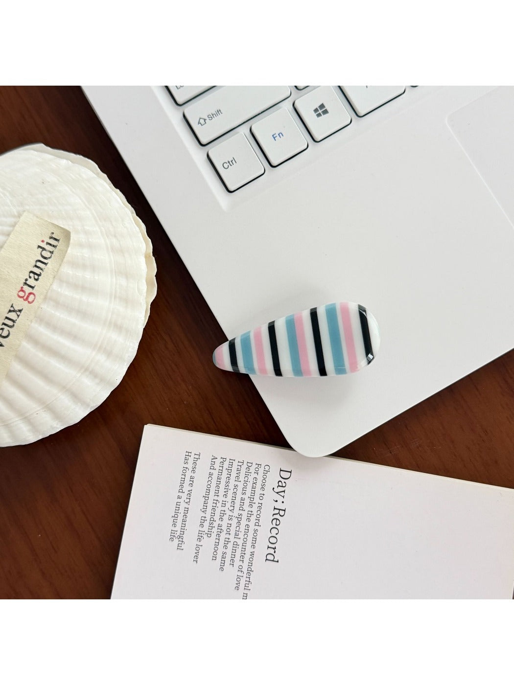 Beau - Sweet Style Striped Plastic Hair Claw Clip