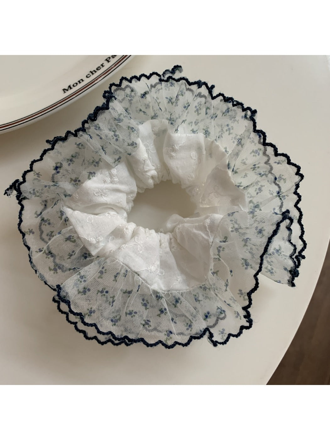 Gifty - Lace Floral Print Scrunchie