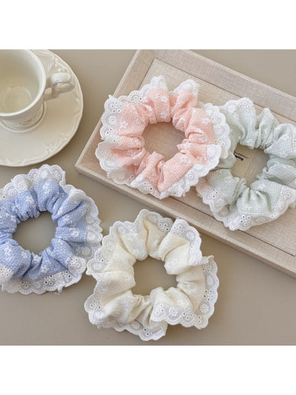 Gifty - Sweet Lace Edge Scrunchie