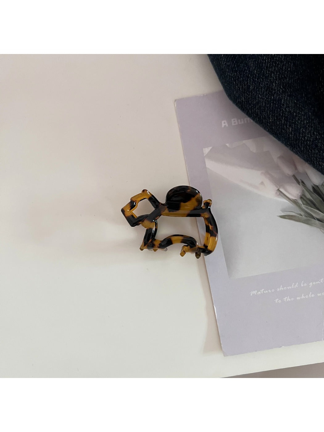 Beau - Minimalist Cut Out Puppy Claw Clip