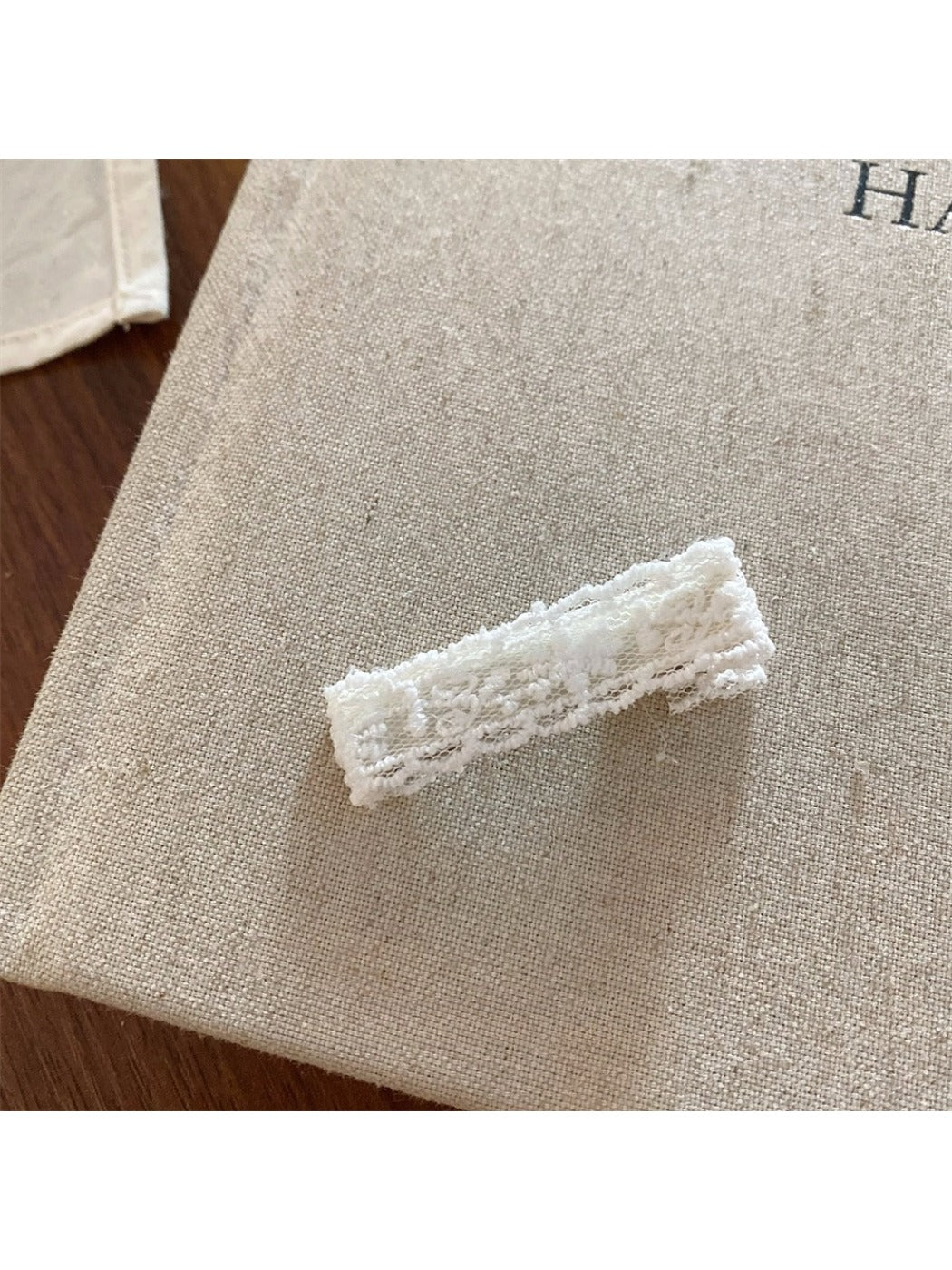 Beau - Elegant White Flower Hair Clip