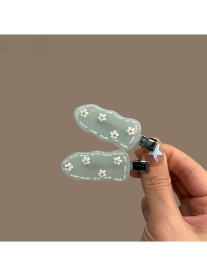 Beau - Daisy Floral Plastic and Alloy Hair Clip