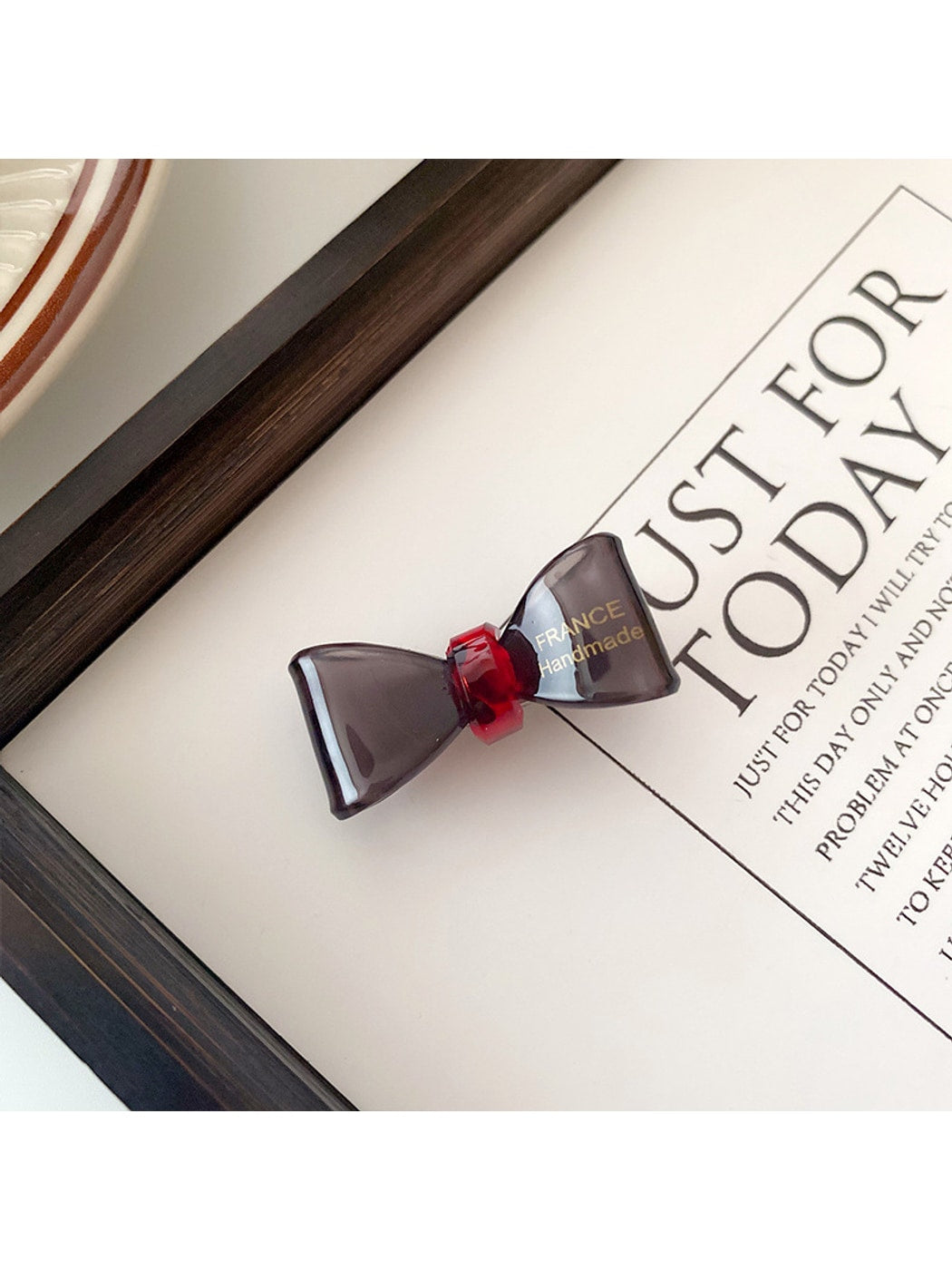 Beau - Glossy Acetate Fiber Bow Accent Hair Clip