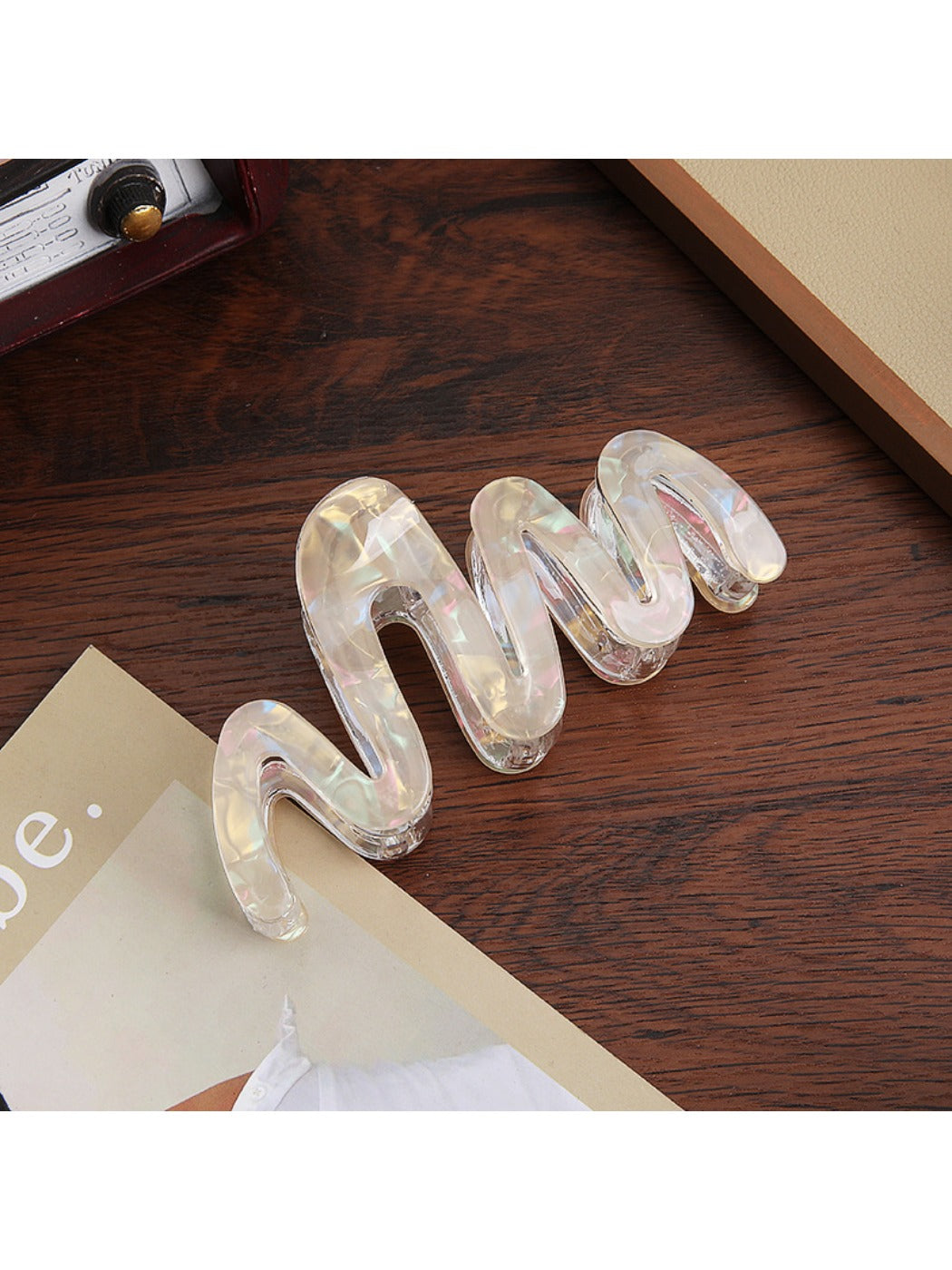 Beau - Cute Minimalist Wavy-Shaped Hair Clip