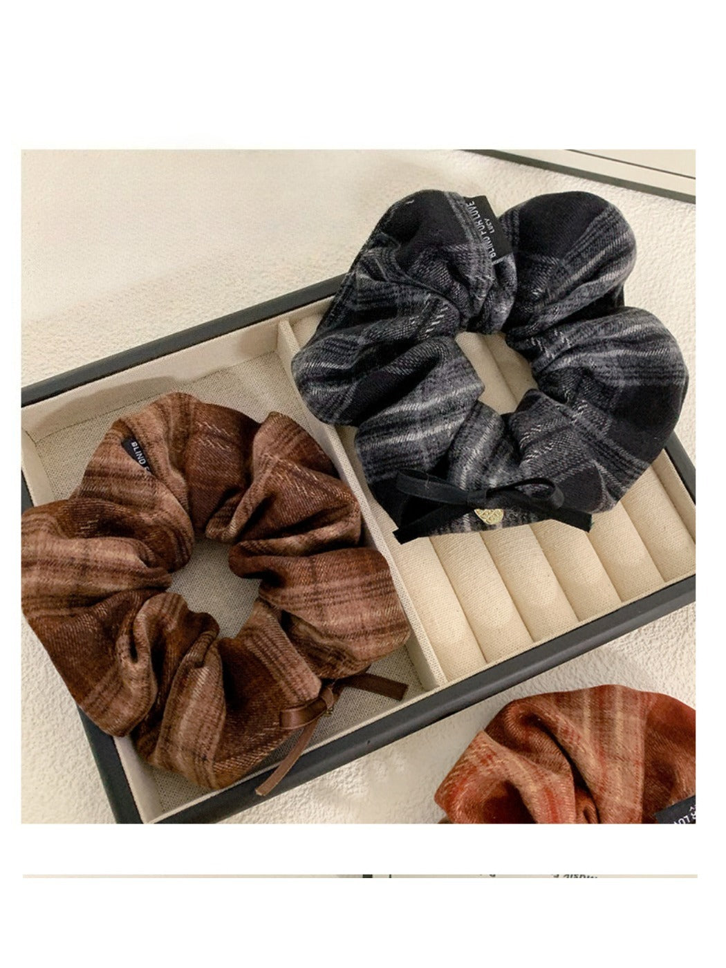 Gifty - Vintage Scholar Style Scrunchie