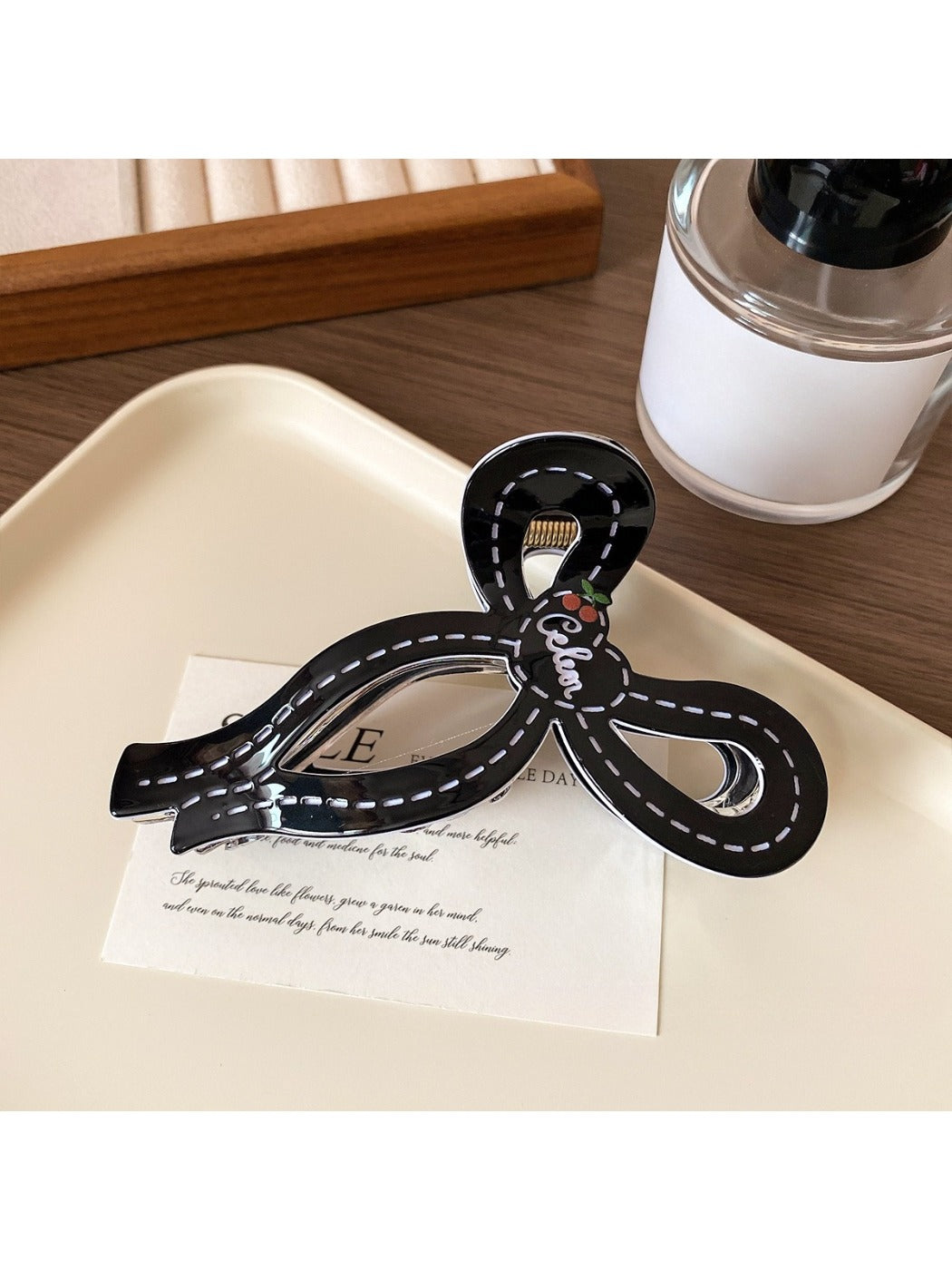 Beau - Minimalist Geometric Claw Clip