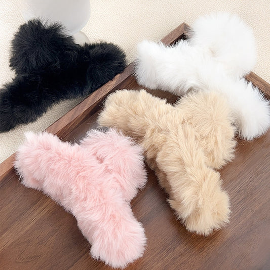 Beau - Cute Plush Triangle Detail Claw Clip