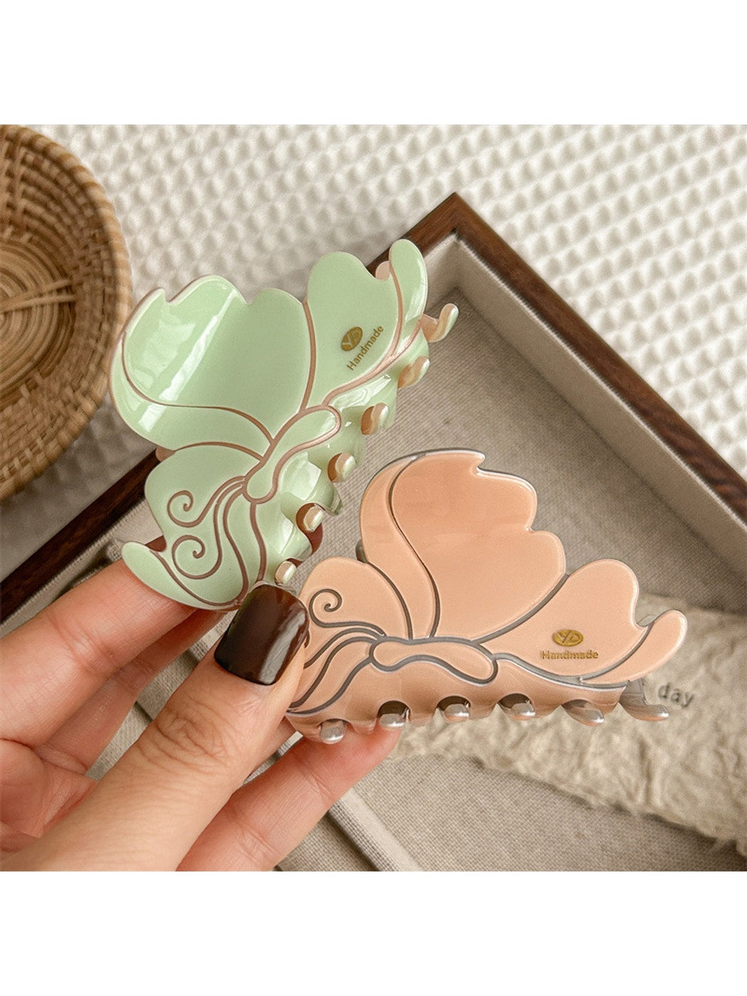 Beau - Cloud and Wave Motif Acetate Hair Claw Clip