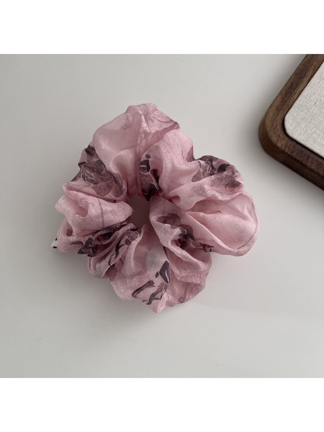 Gifty - Gentle Rose Print Tulle Scrunchie