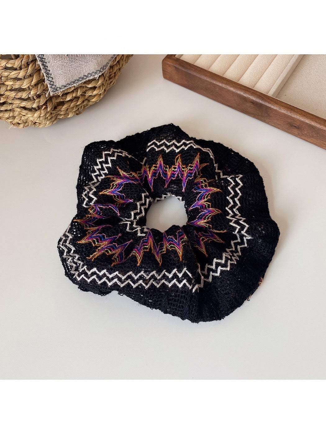 Gifty - Contrast Color Patterned Scrunchie