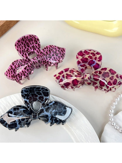 Side view of Beau bow-shaped claw clip with leopard print design
