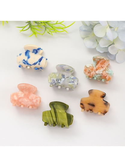 Beau fresh acetate hair clip held in hand displaying size and shape