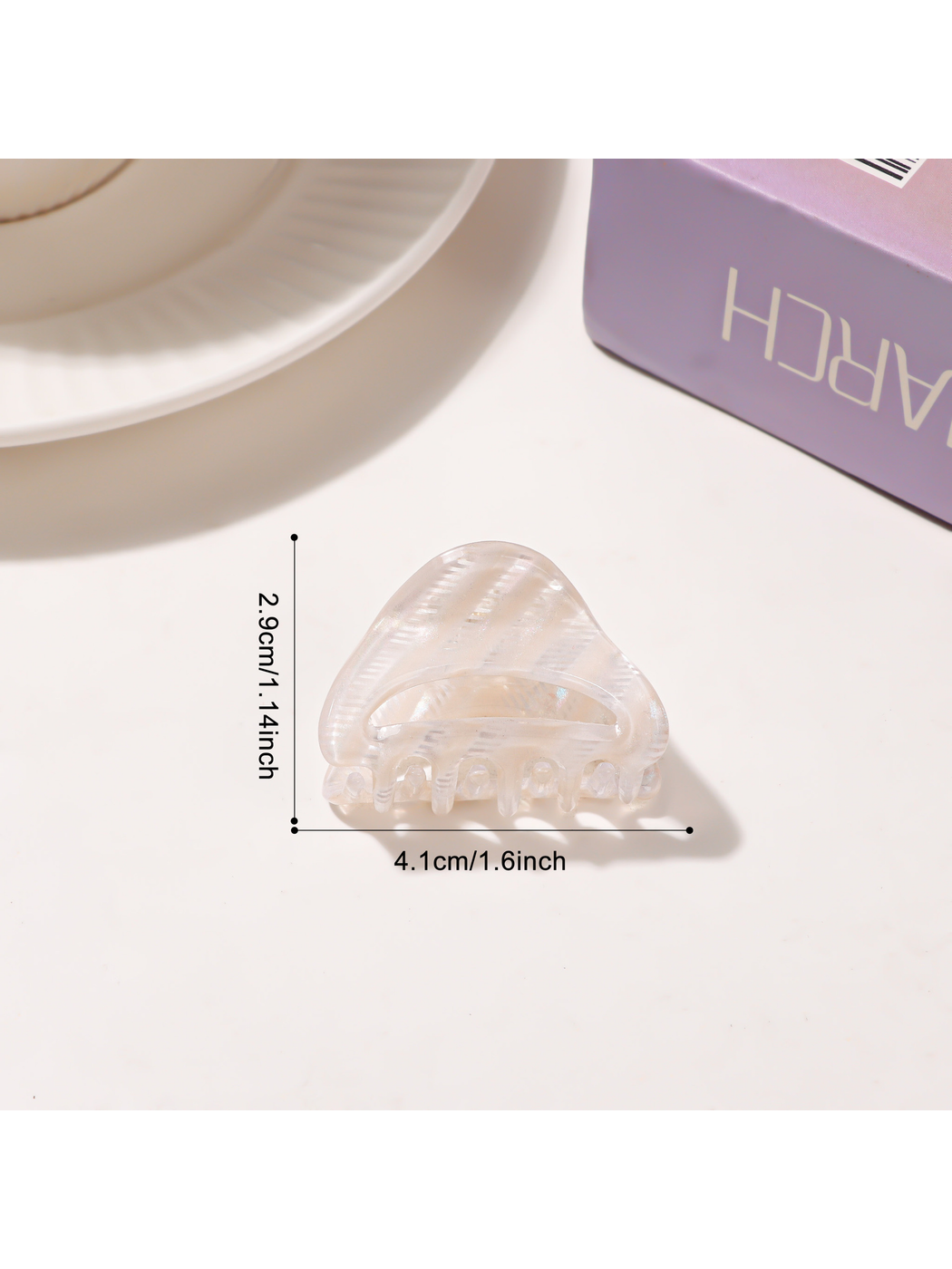 Beau - Small Triangle Textured Openwork Claw Clip