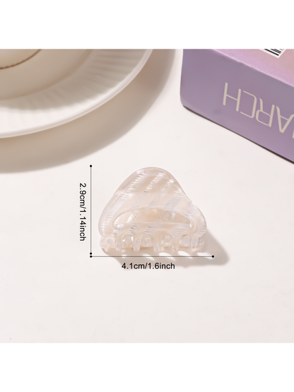 Beau - Small Triangle Textured Openwork Claw Clip