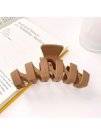 Beau minimalist modern wavy hair claw clip angled to show thickness and curves