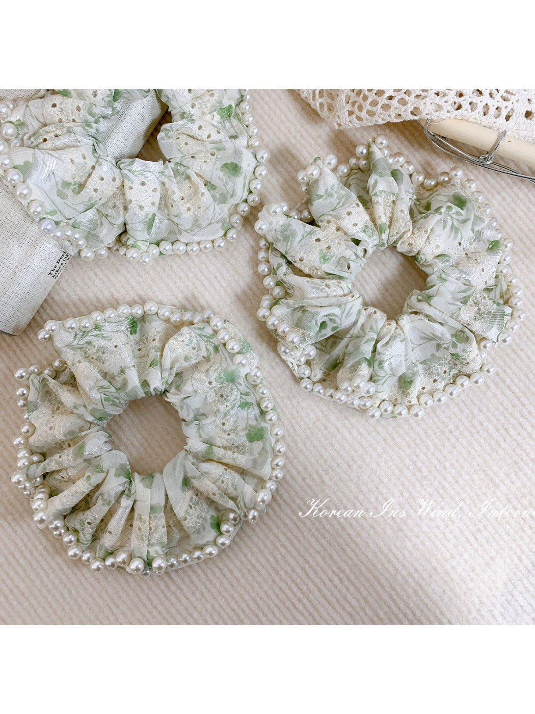 Gifty - Elegance Flower Lace Scrunchie