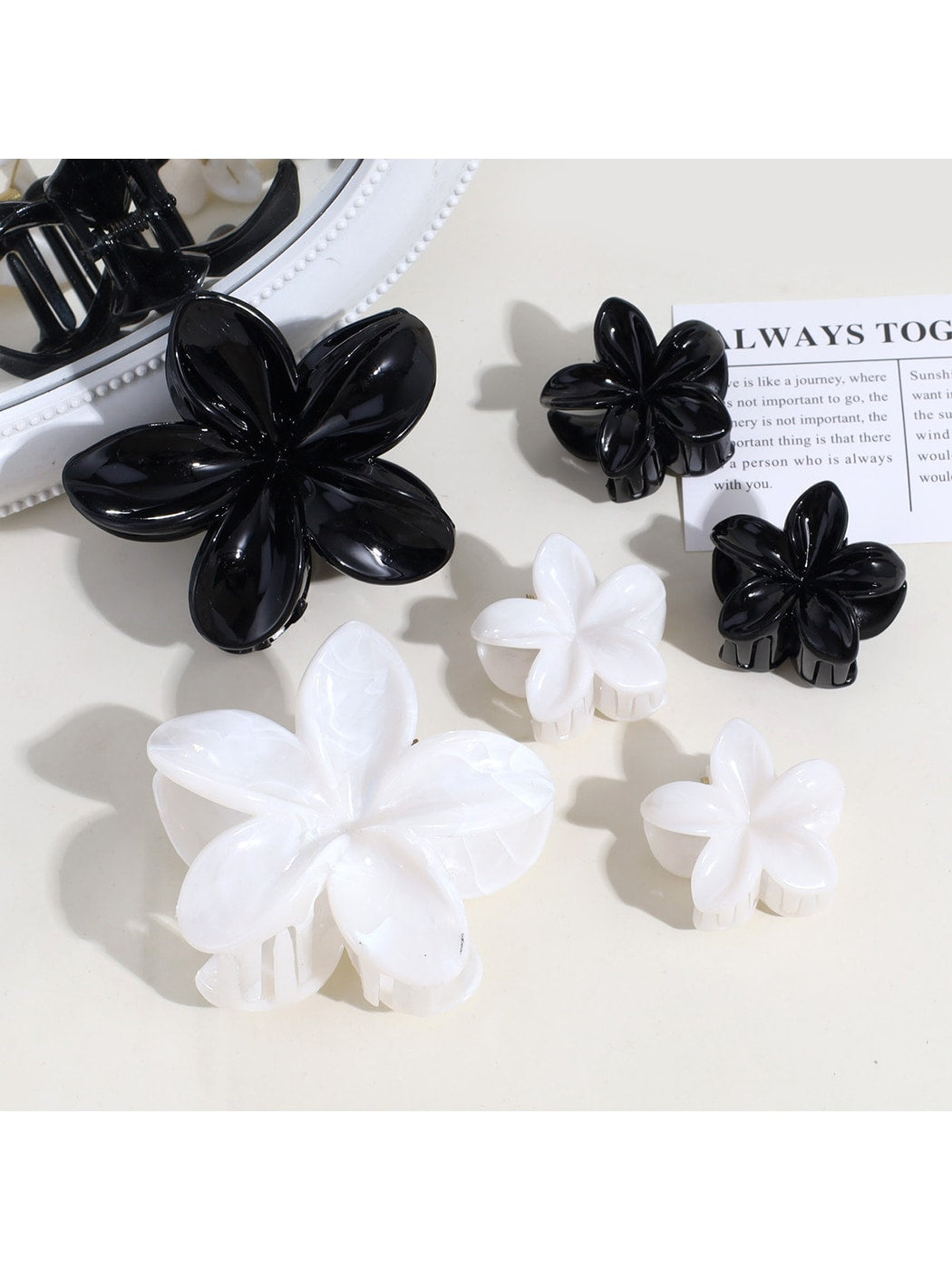 Beau - Petal Shape Plastic Alloy Fashion Claw Clip