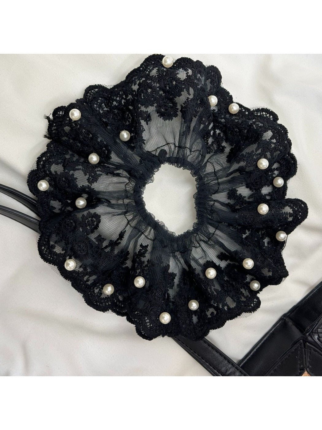 Gifty - Sweet Lace Scrunchie Hair Tie