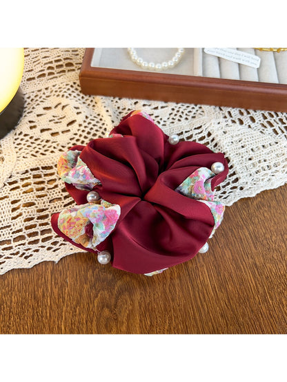 Gifty - Vintage Red Floral Print Scrunchie
