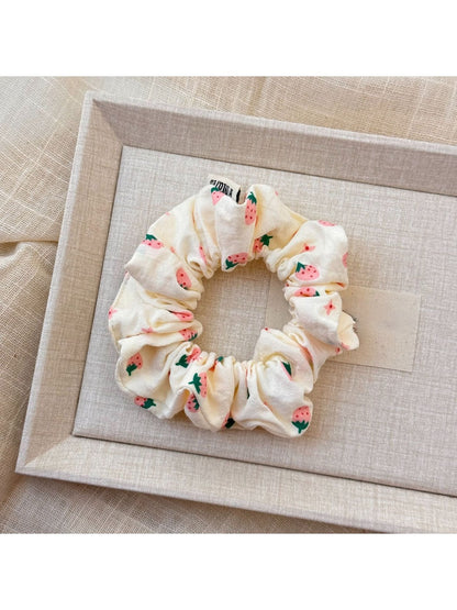 Gifty - Strawberry Scrunchie Hair Tie