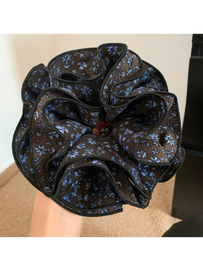 Gifty - Autumn Winter Floral Scrunchie