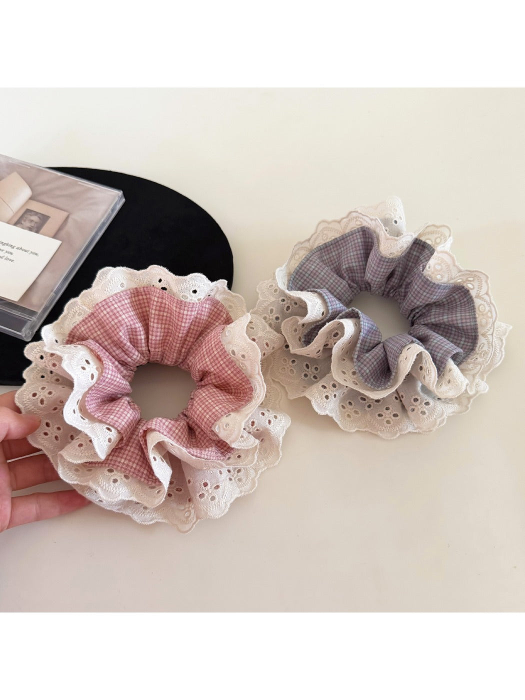 Gifty - Cute Plaid Lace Scrunchie