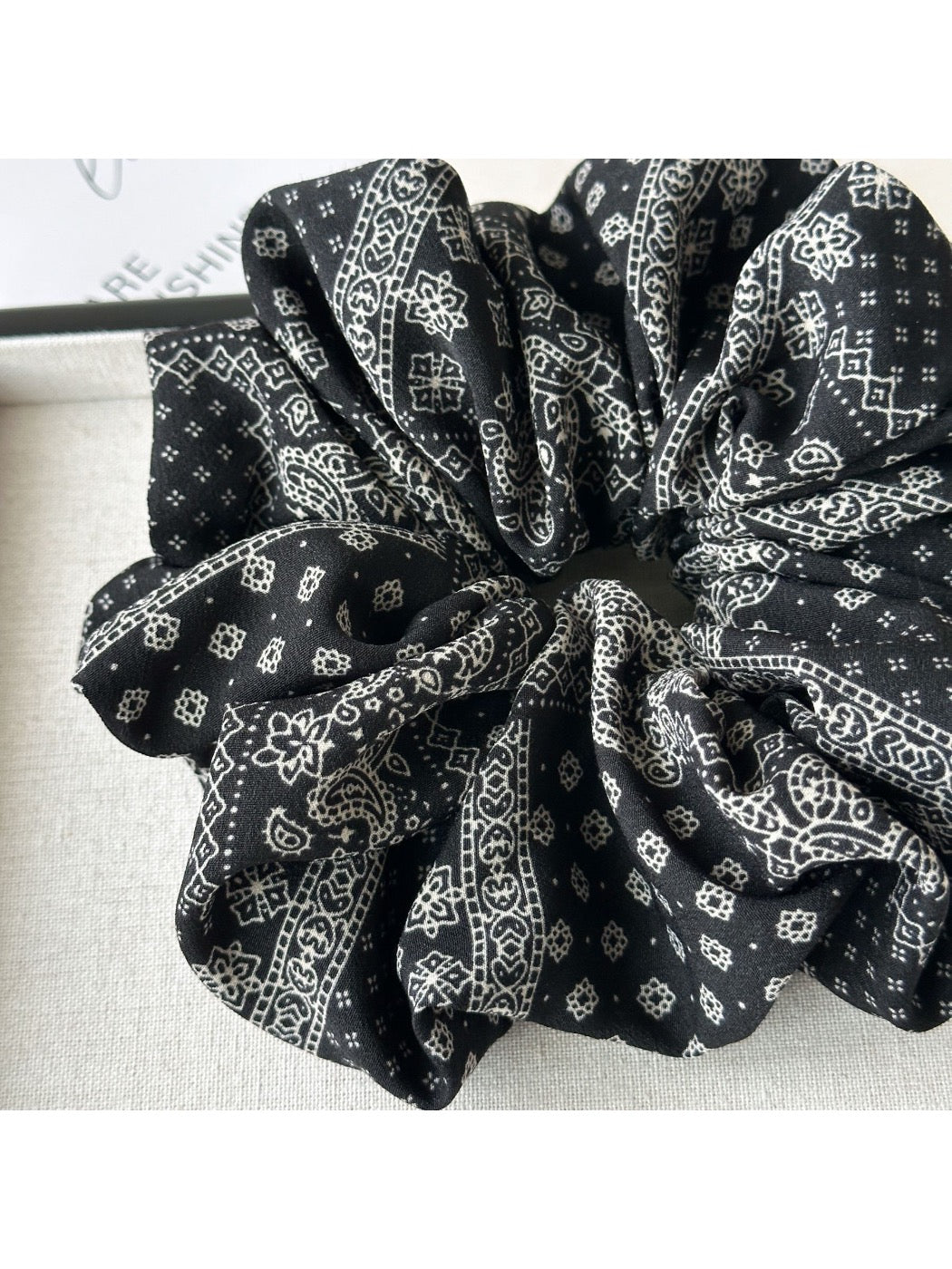 Gifty - Cashew Flower Scrunchie Extra Large