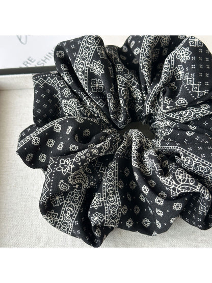 Gifty - Cashew Flower Scrunchie Extra Large