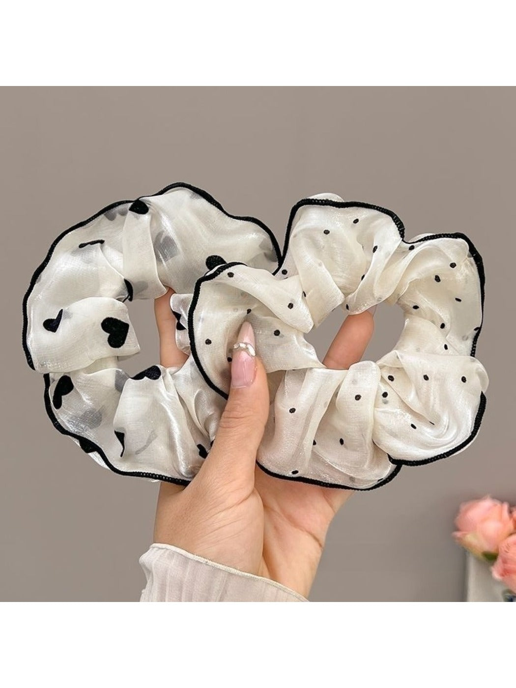 Gifty - Black-Bordered Geometric Luxury Scrunchie