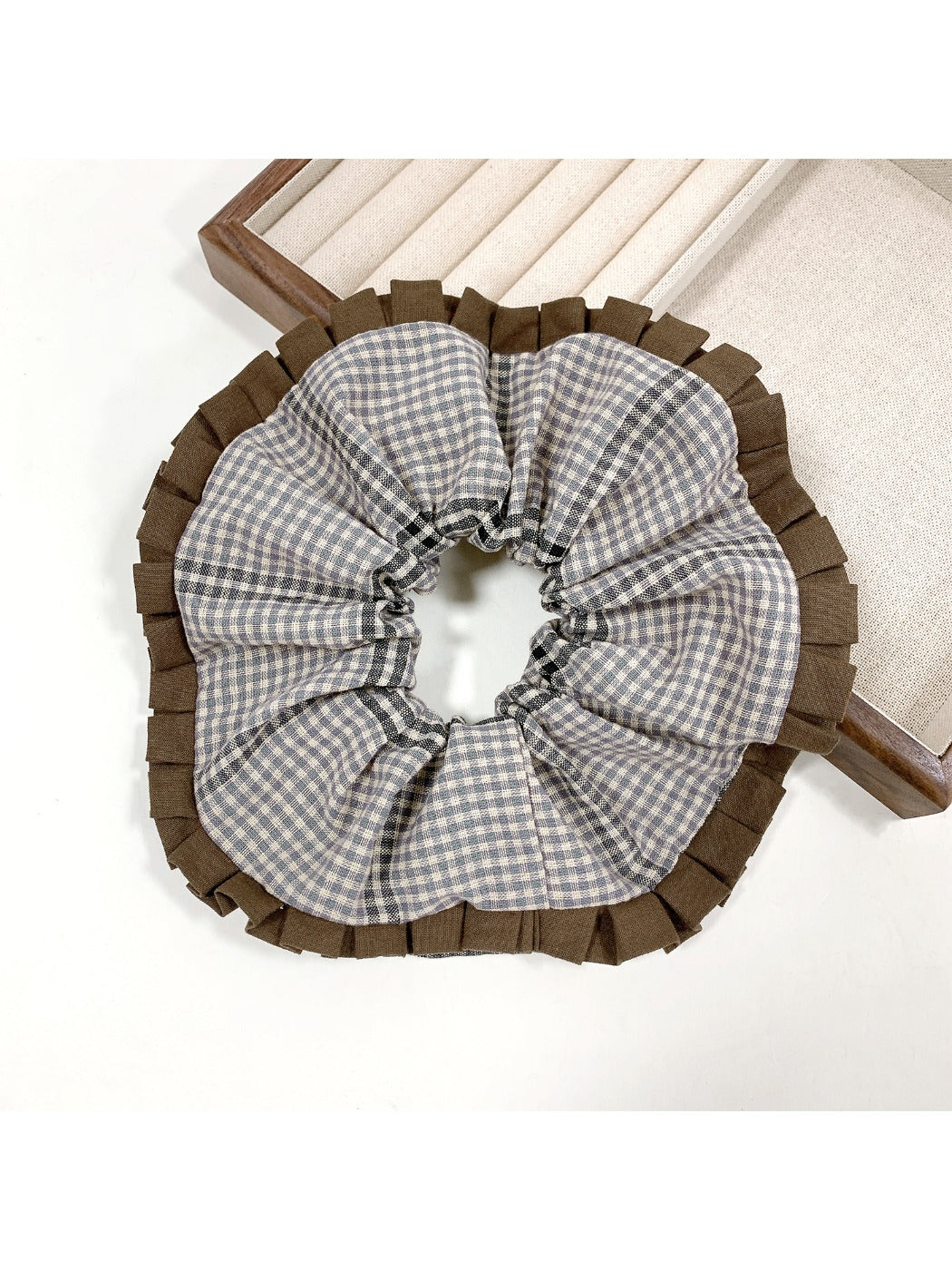 Gifty - Retro Preppy Plaid Scrunchie