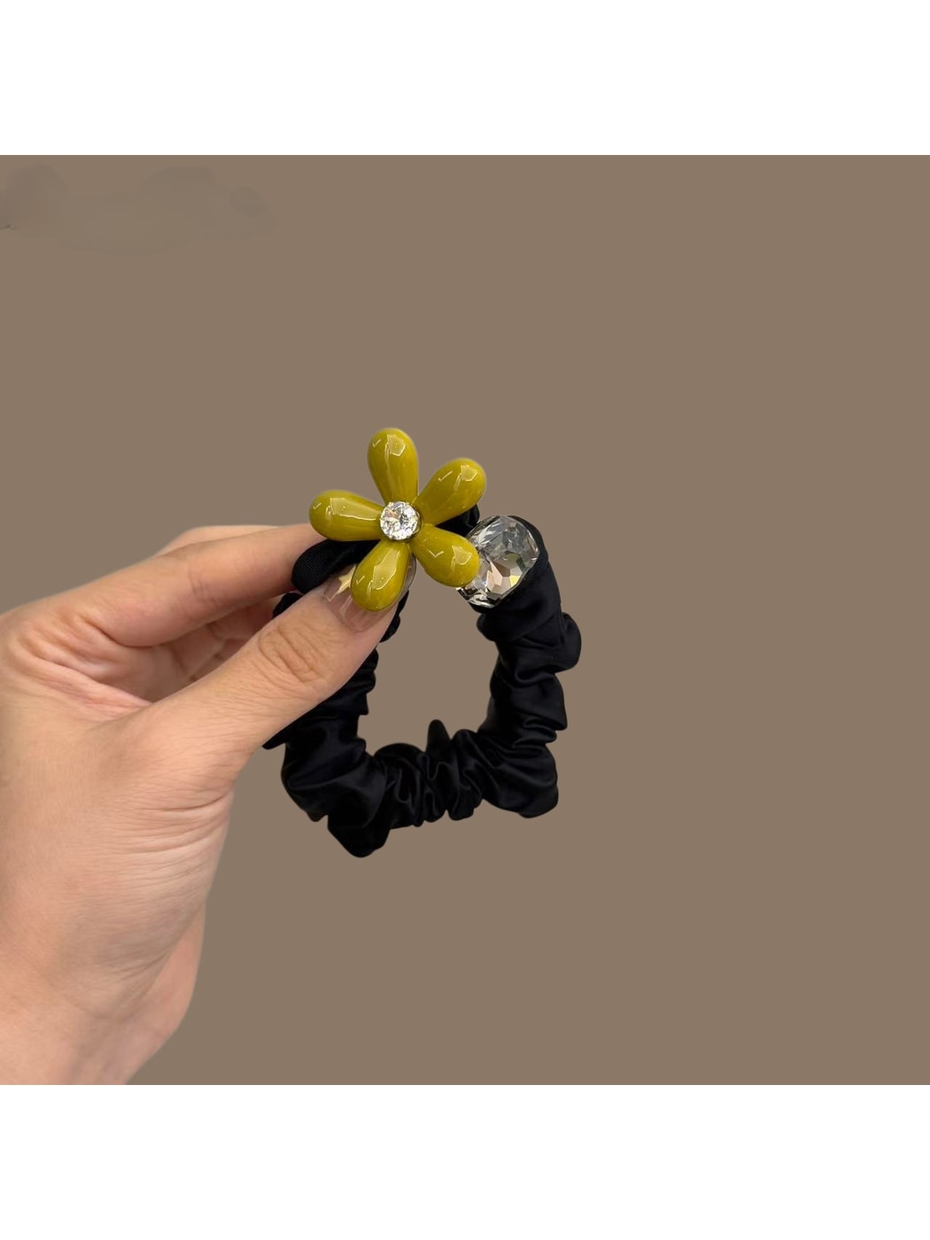 Gifty - Floral Polyester Decorative Scrunchie