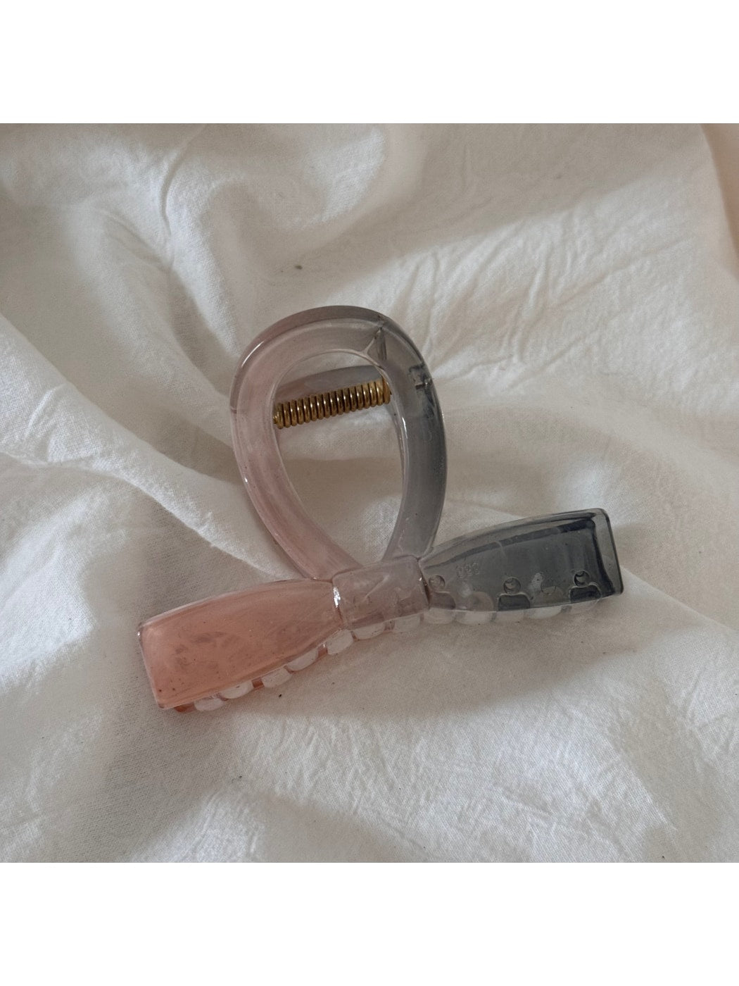Beau - Glossy Plastic Flower Shape Claw Clip