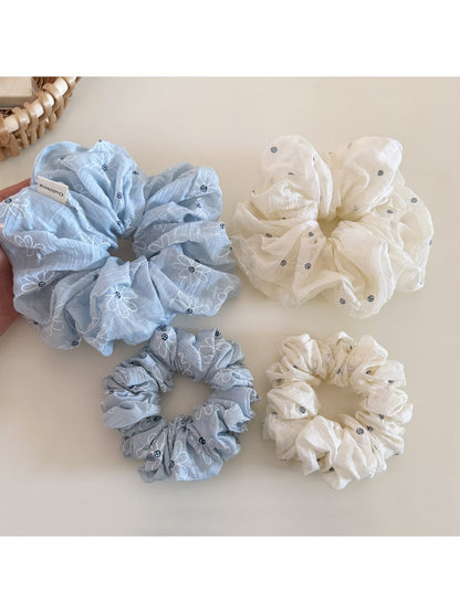 Gifty - Textured Daisy Pattern Polyester Scrunchie
