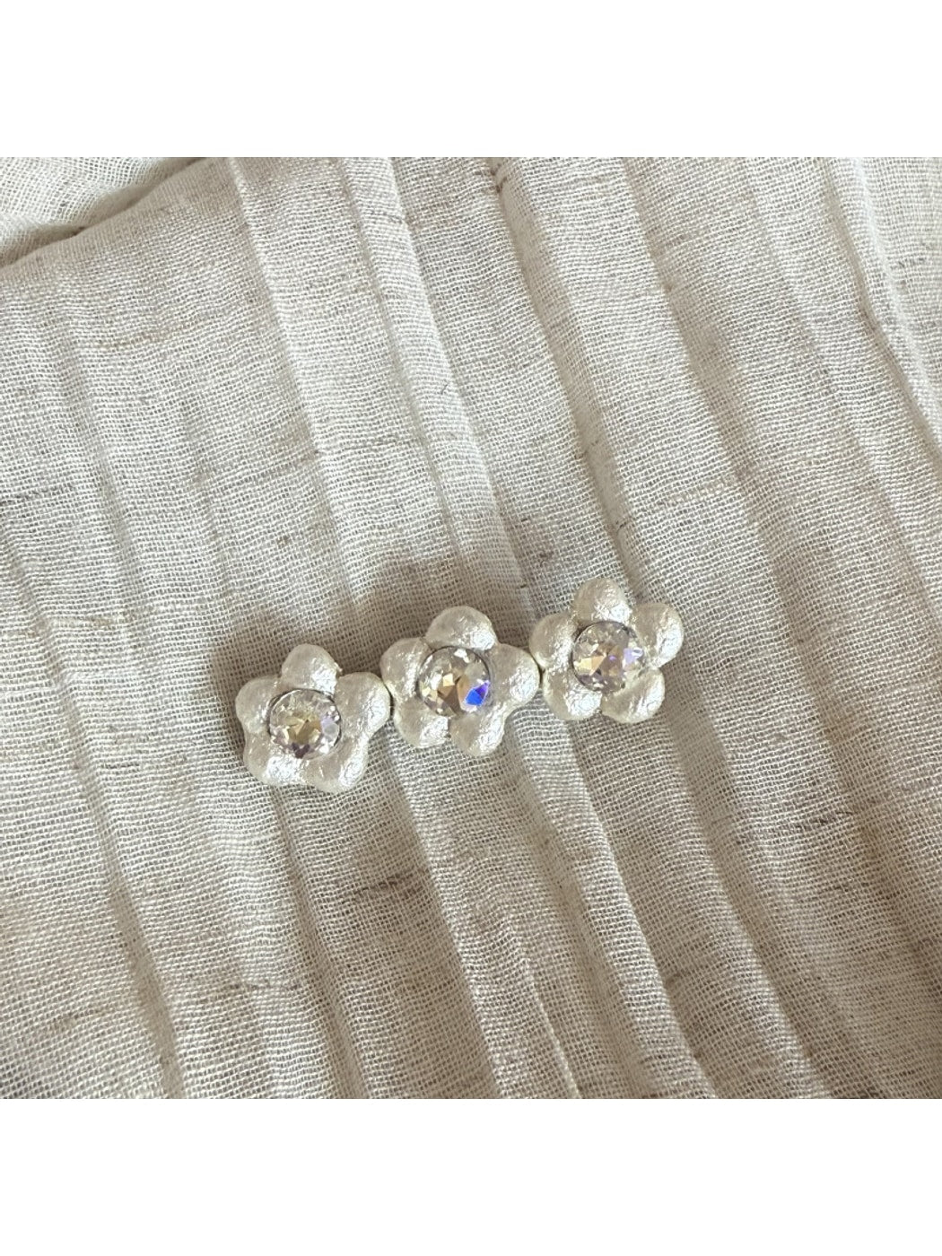 Beau - Textured Flower Decorative Alloy Hair Clip
