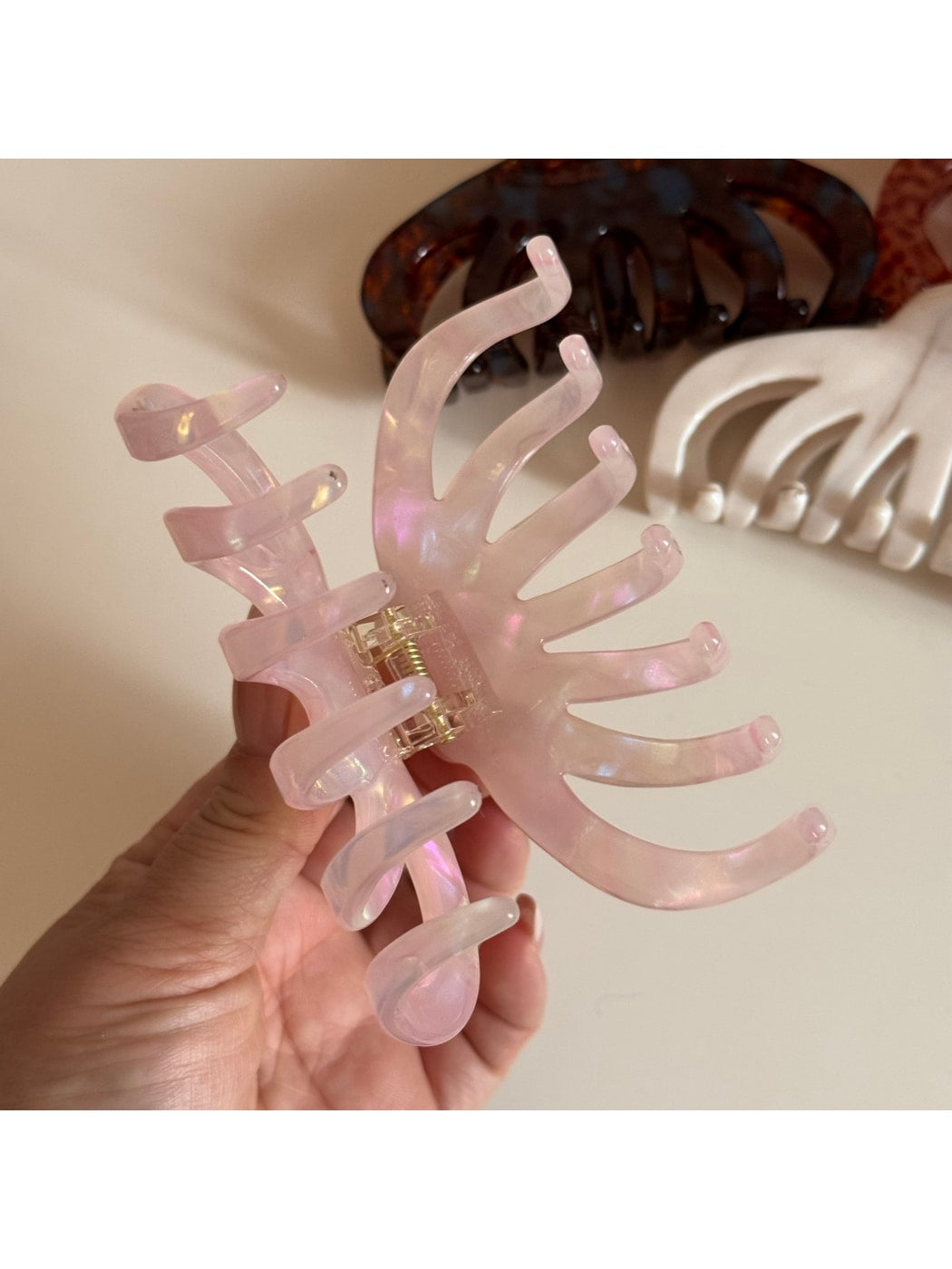 Beau - Curved Irregular Acetate Fiber Claw Clip