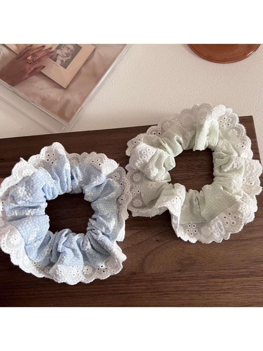 Gifty - Sweet Small Floral Lace Trim Scrunchie