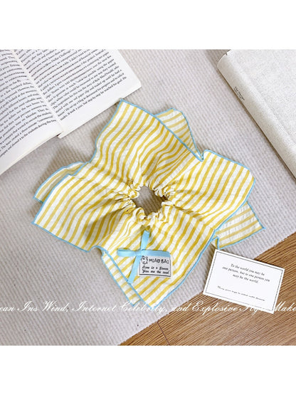 Gifty - Sweet Yellow Striped Scrunchie