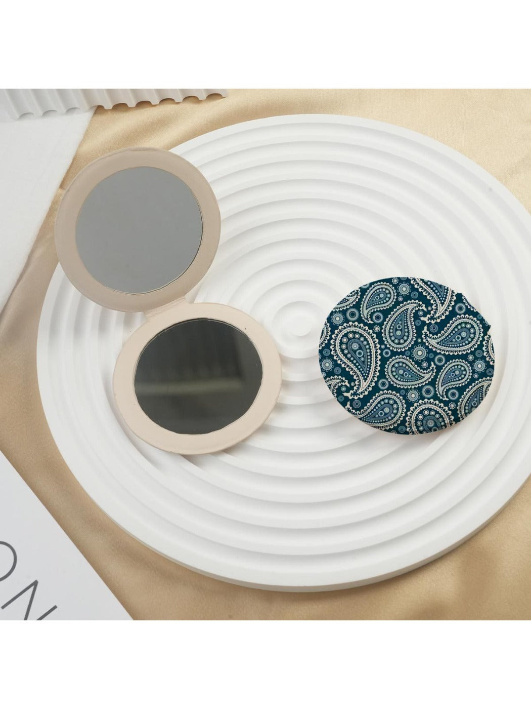 Mirroray - Vintage Teardrop Motif Compact Mirror