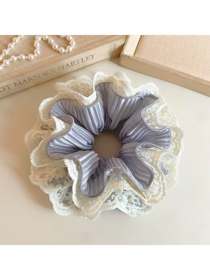 Gifty double layer ruffled scrunchie styled in a ponytail on a model with brown hair