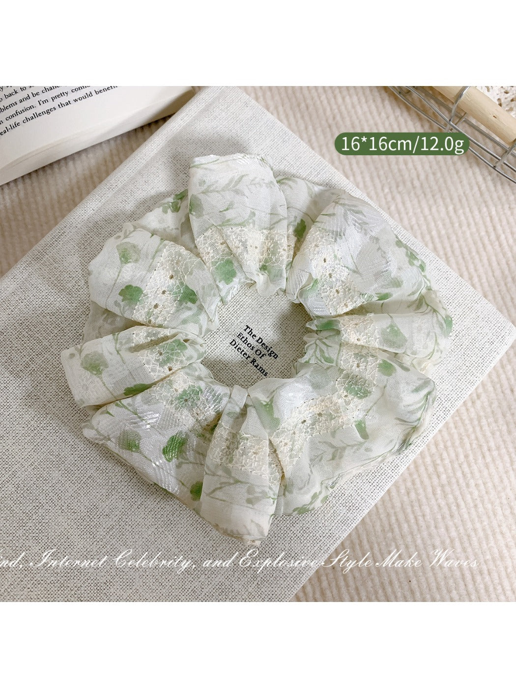 Gifty - Vintage Style Floral Hair Loop