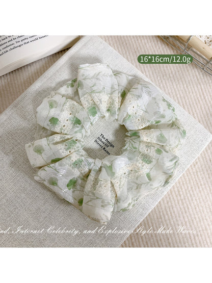 Gifty - Vintage Style Floral Hair Loop