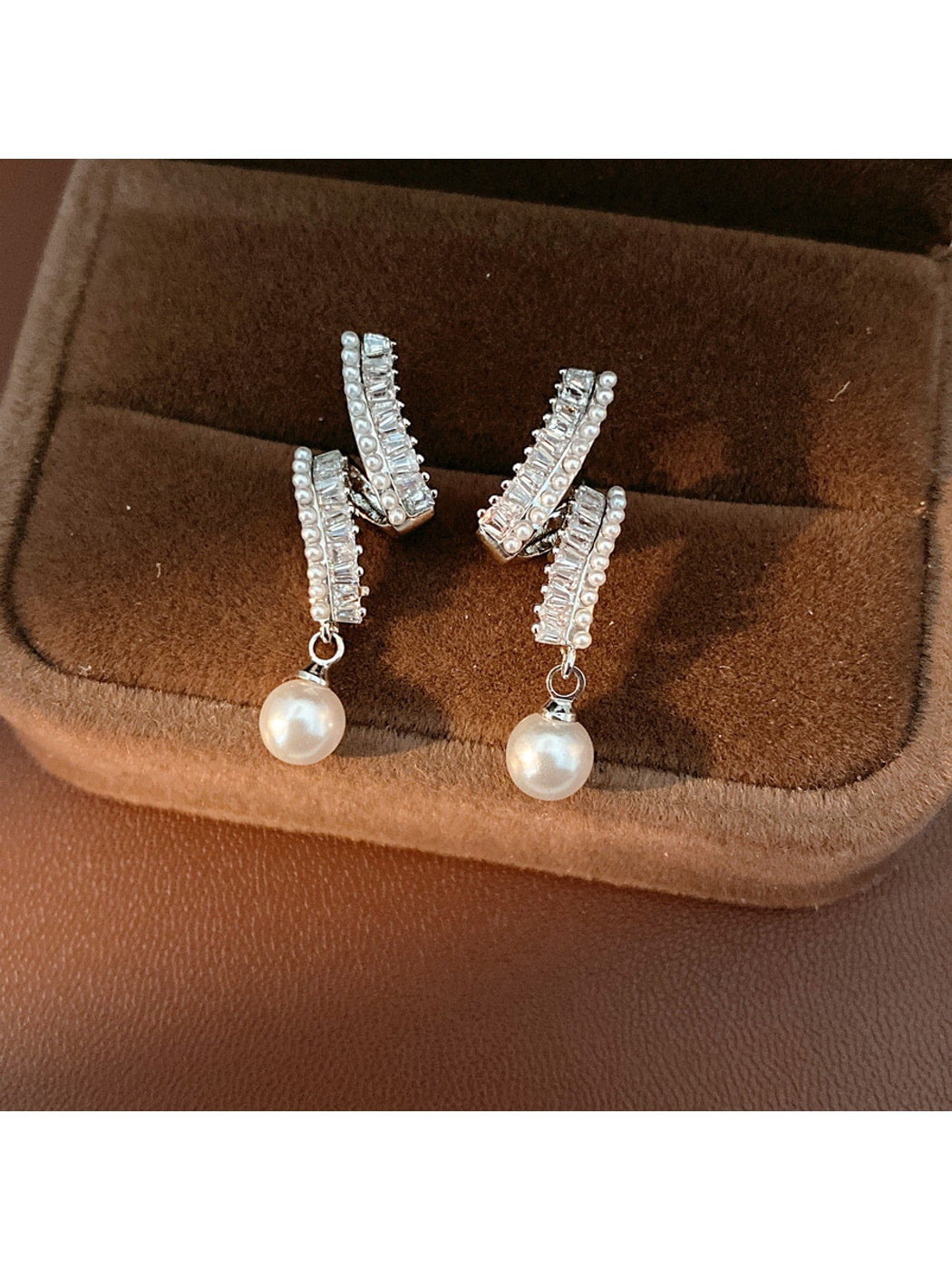 Earedge - Alloy Synthetic Zircon Curved Stud Earrings