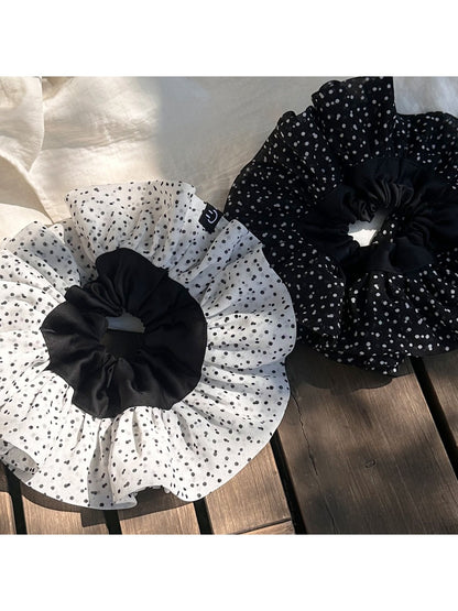 Gifty - Polka Dot Scrunchie Hair Tie