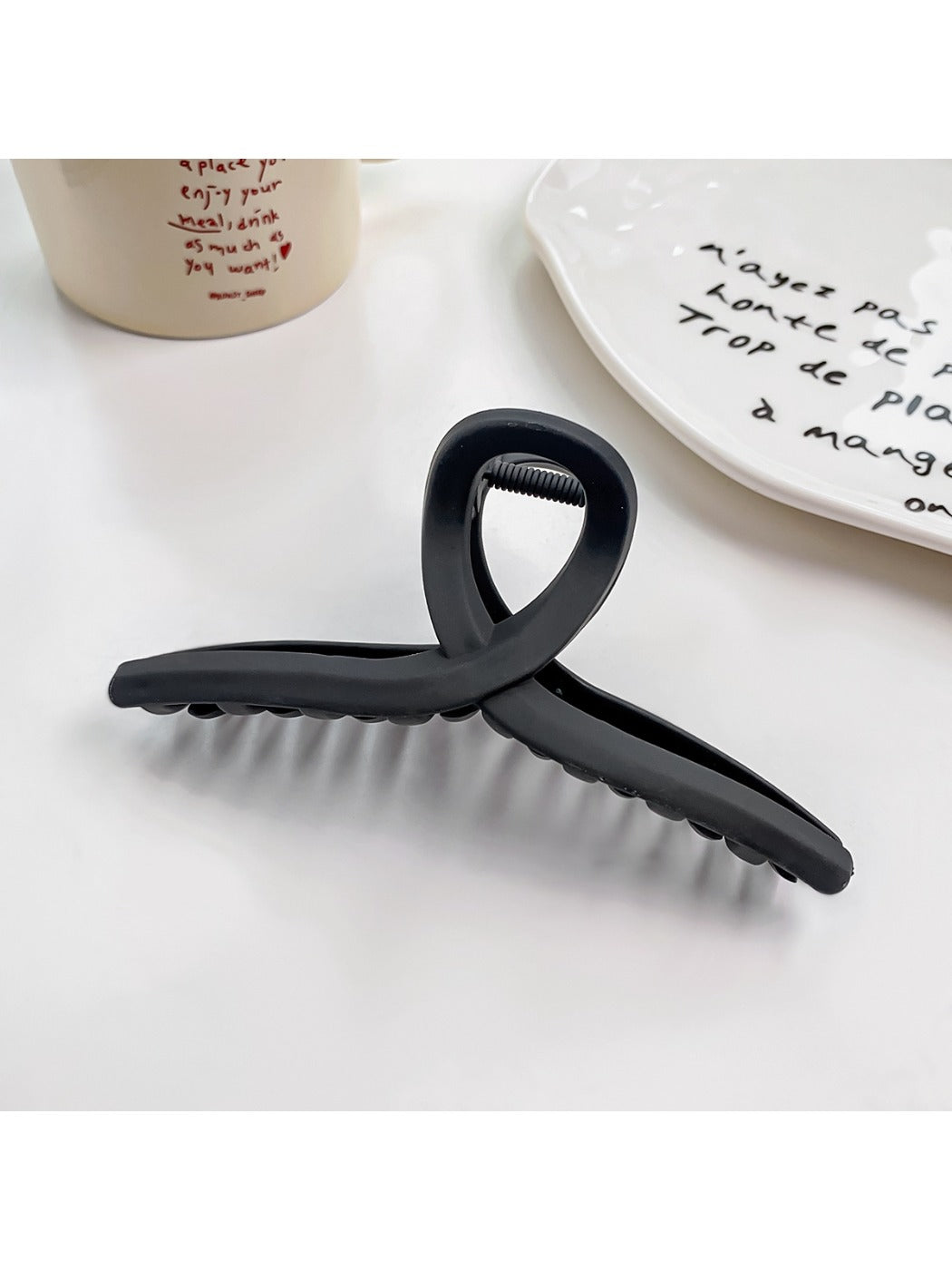 Beau hair claw clip open showing teeth and spring mechanism